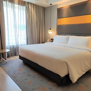 Club King Room