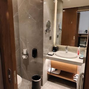 Deluxe Room-Twin Beds